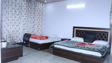 Free WiFi, bed sheets