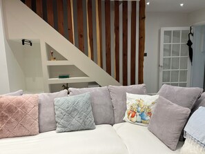 Iron/ironing board, WiFi, bed sheets - Modern and Cosy Retreat in Abingdon -Quite location  (Abingdon)