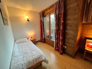 4 bedrooms - Chalet with terrace, pets allowed, near center and ski-bus (Samoëns)