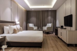 Chambre quadruple Junior | Bureau, espace de travail pour ordinateurs portables