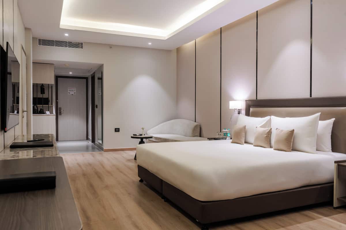 Junior Quadruple Room | Desk, laptop workspace, iron/ironing board, free WiFi