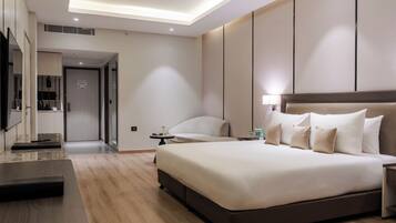 Junior Quadruple Room | Desk, laptop workspace, iron/ironing board, free WiFi