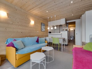 TV - Bright apartment in Tignes, ski-in/ski-out, WIFI, sleeps 4 (Tignes)