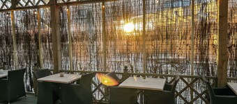 Elegant room close to Oss attractions, offering parking, reliable WiFi, heated floors, and AC