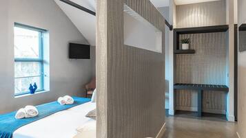 1 bedroom, desk, free WiFi, bed sheets