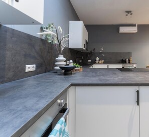 雪櫃、焗爐、爐具、洗碗機