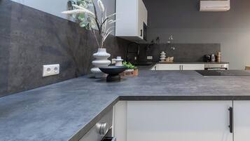 Réfrigérateur, four, plaque de cuisson, lave-vaisselle