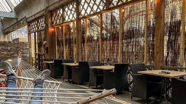 Outdoor dining - Cozy and stylish room near Oss highlights, with free parking and fast WiFi for a comfortable and convenient stay. (Oss)