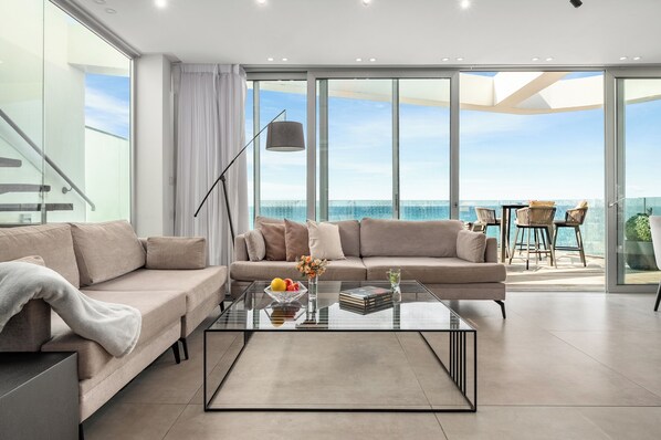 Condo, Beach View | Ruang tamu