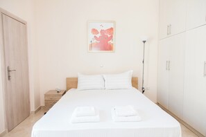 2 bedrooms, iron/ironing board, free WiFi - Great Apartment in Piraeus (Piraeus)