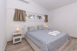 3 bedrooms, iron/ironing board, WiFi, bed sheets - Villa Salome with private heated pool (Chayofa)