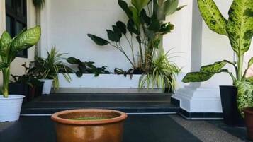 Mặt tiền nơi lưu trú