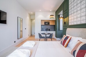 Estudio de diseño, vistas al río | Decoración individual, mobiliario individual, wifi gratis y ropa de cama