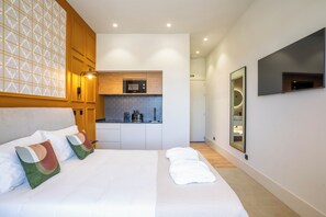 Estudio superior, vistas al río | Decoración individual, mobiliario individual, wifi gratis y ropa de cama