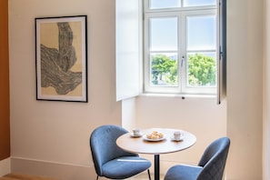 Individually decorated, individually furnished, free WiFi, bed sheets - Gigantones Guesthouse (Viana do Castelo)