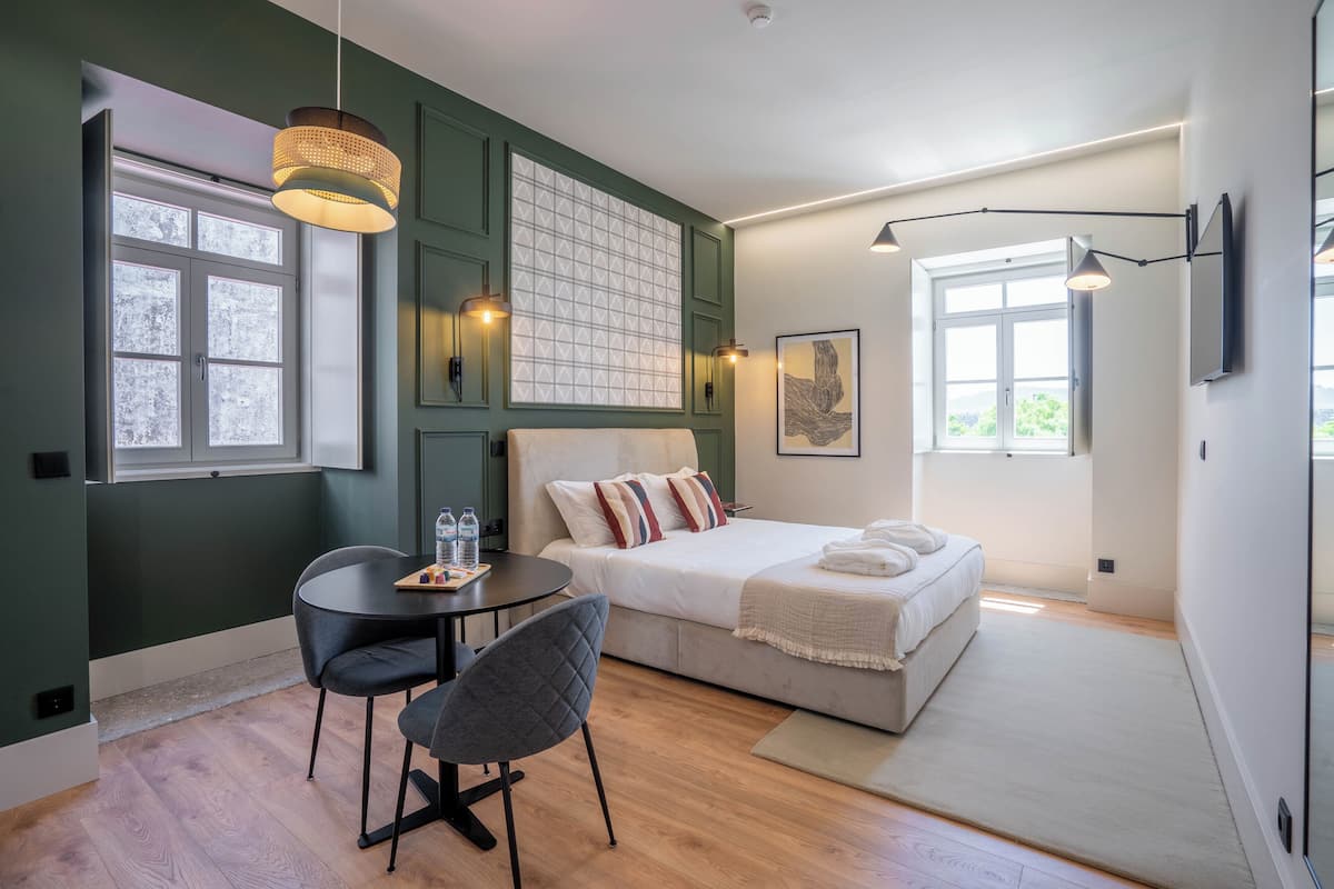 Design Studio, River View | 1 bedroom, individually decorated, individually furnished, free WiFi