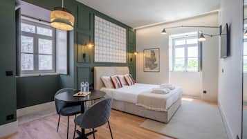 Estudio de diseñador, vista al río | 1 habitación, decoración personalizada y muebles diferentes