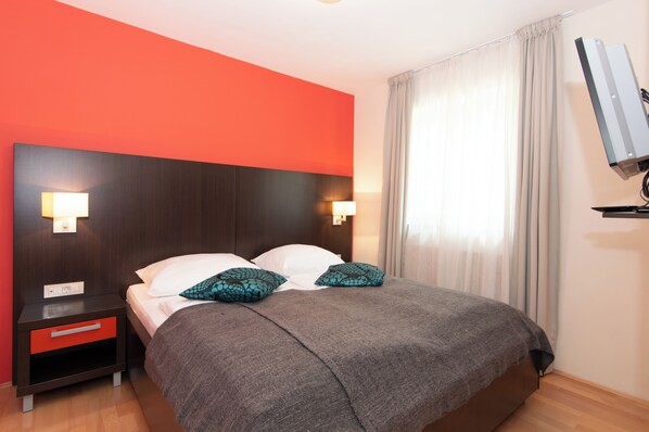 Apartment, 2 Bedrooms, Courtyard View