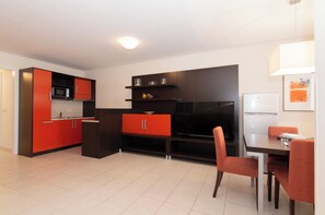 Appartement, 2 chambres, vue cour intérieure | Cuisine privée