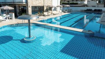 Piscine extérieure (ouverte en saison)