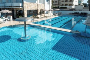 حمّام سباحة خارجي موسمي