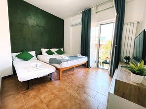 2 habitaciones, tabla de planchar con plancha, wifi y ropa de cama 