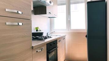 Forno, piano cottura, bollitore elettrico, tostapane