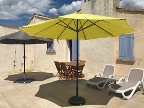 Outdoor dining - La Patale, charming house with swimming pool at the gateway to the Ardèche gorges (Lagorce)