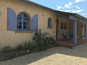 Terrace/patio - La Patale, charming house with swimming pool at the gateway to the Ardèche gorges (Lagorce)