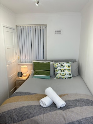 4 habitaciones, escritorio, tabla de planchar con plancha y wifi gratis