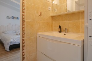 Doccia, asciugacapelli, asciugamani