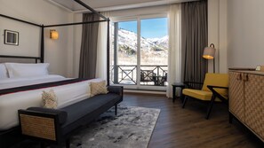 Classic room with balcony and Valley view
