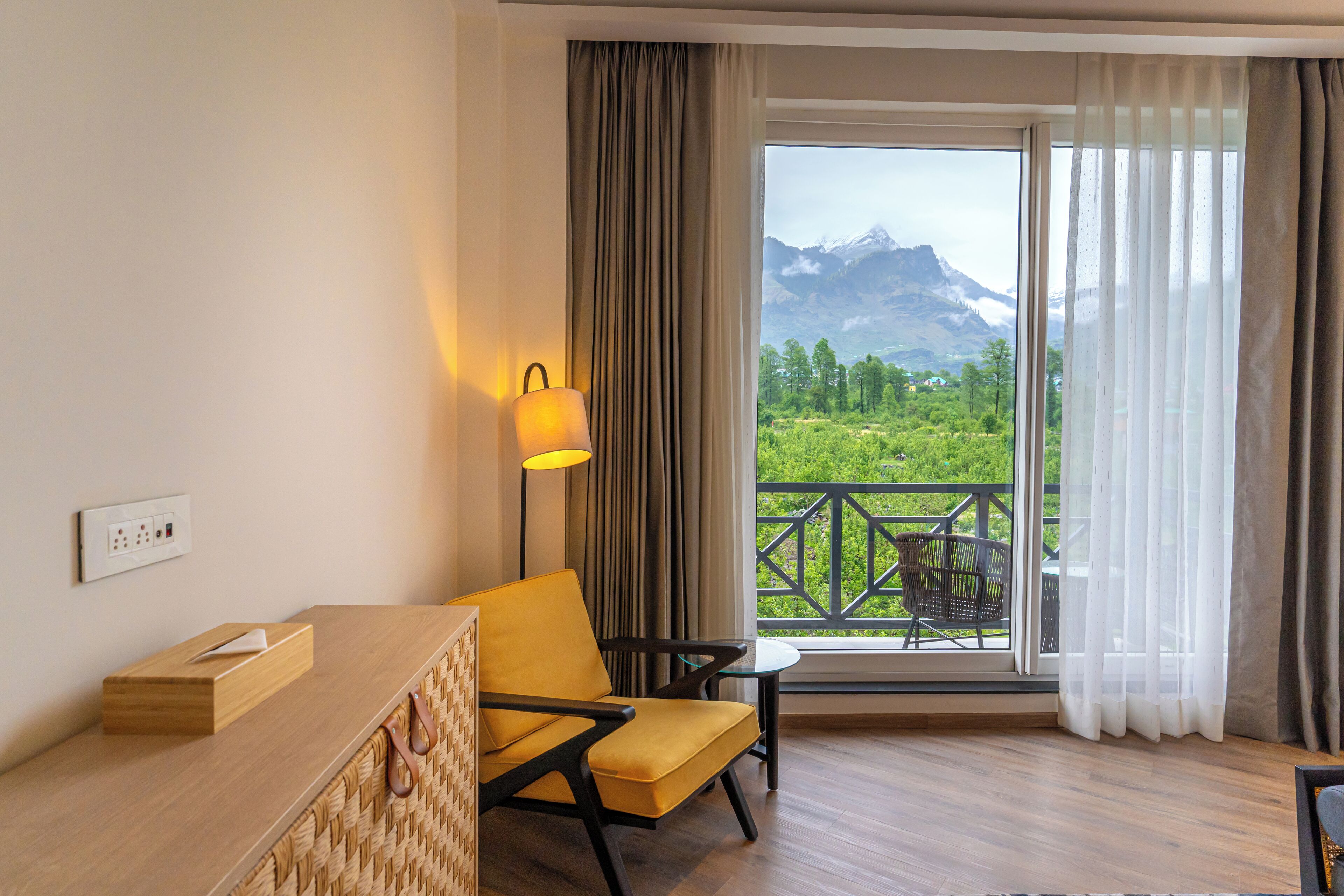 Classic Silver | In-room safe, free cribs/infant beds, rollaway beds, free WiFi