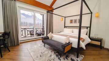 Classic room with balcony and Valley view | In-room safe, free cots/infant beds, rollaway beds, free WiFi