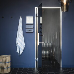 Sauna, hammam, soins corporels, soins du visage, 2 salles de soins