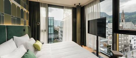 1 bedroom, minibar, in-room safe, desk