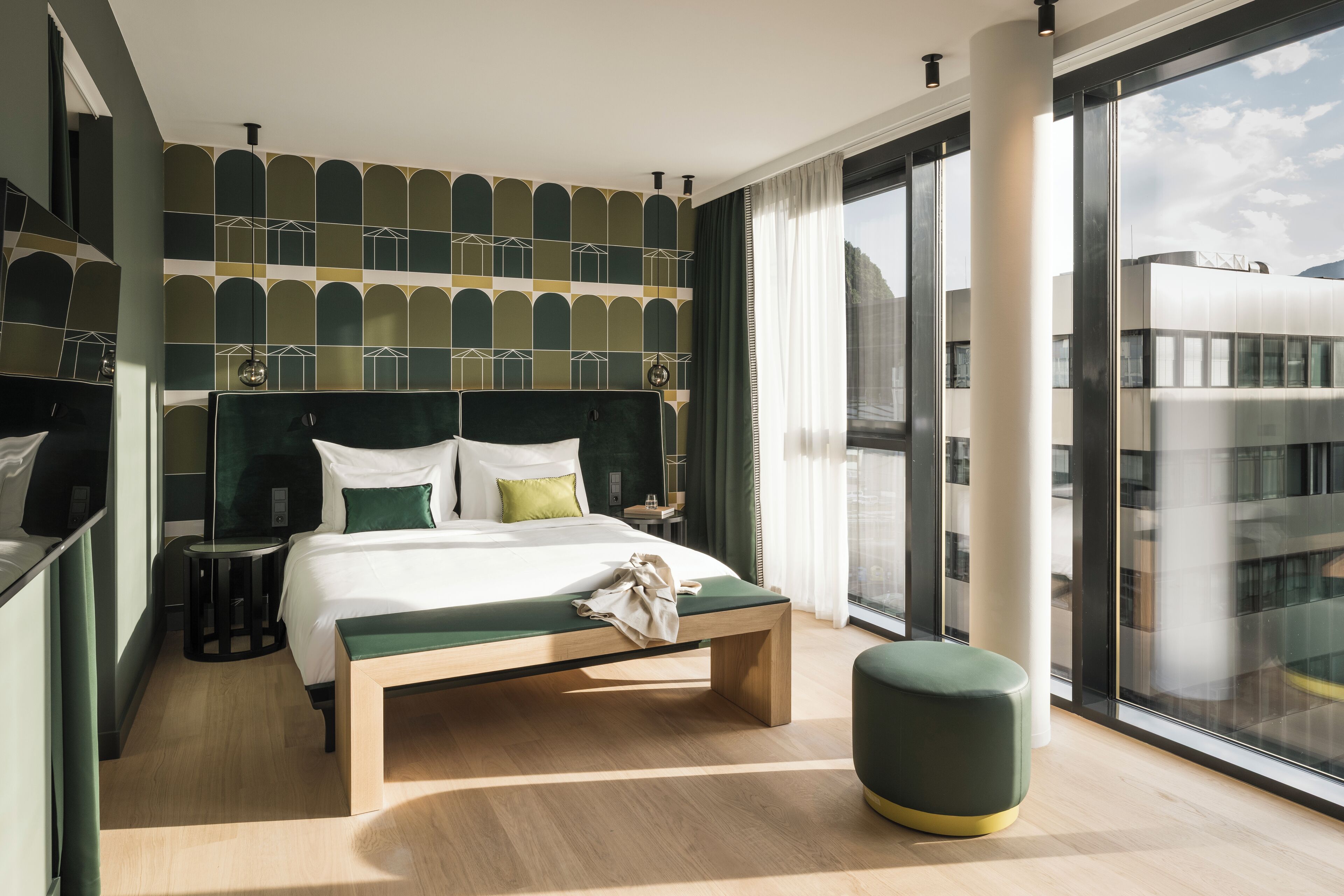 Junior Suite | Minibar, in-room safe, desk, laptop workspace