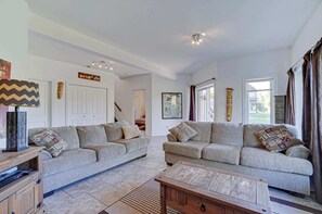 Télévision, livres, chaîne hi-fi