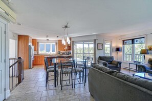 Télévision, livres, chaîne hi-fi