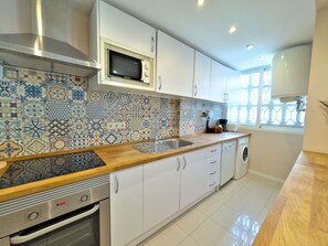 ثلاجة، ميكروويف، فرن، غسالة أطباق