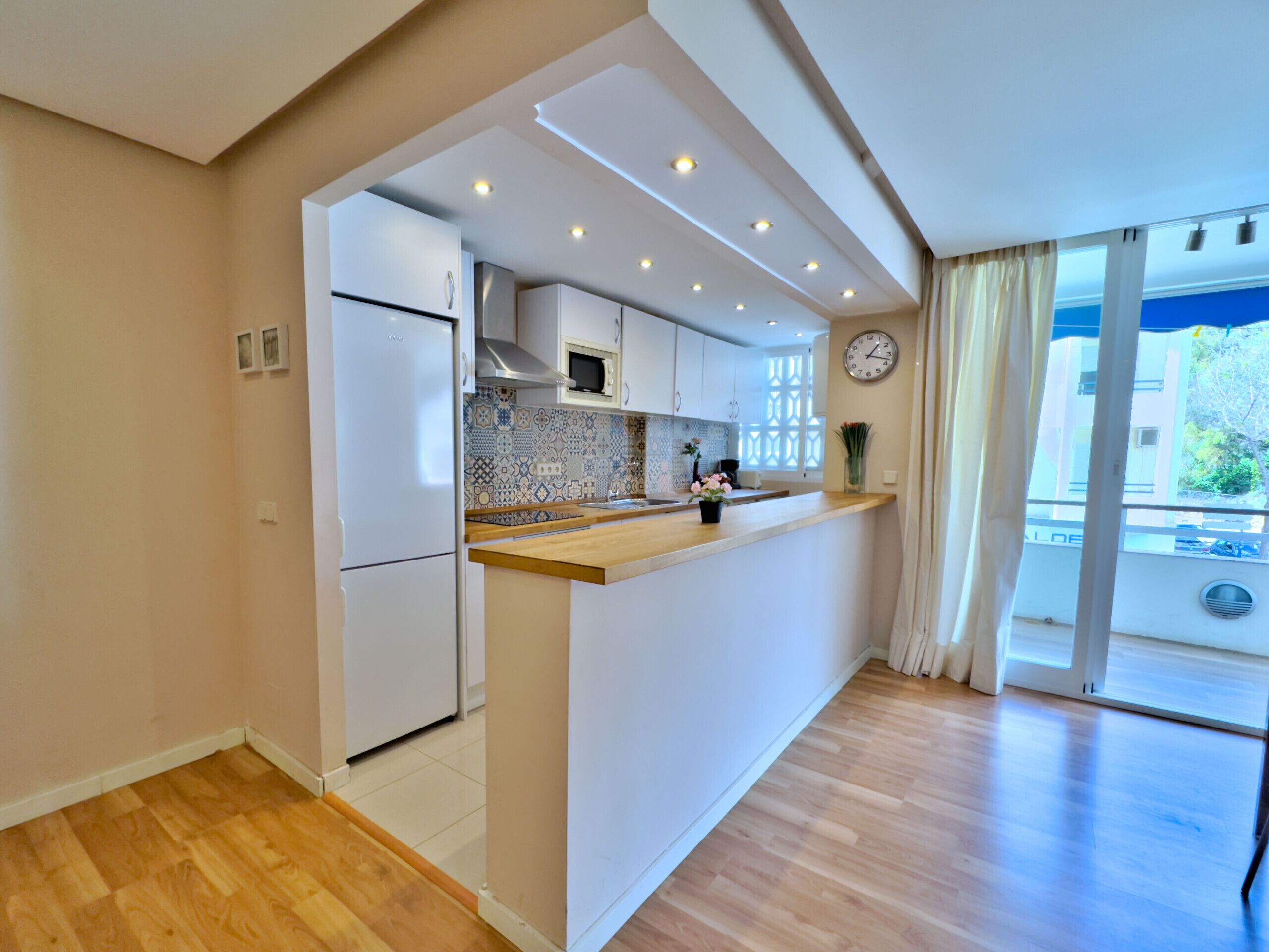 Réfrigérateur, micro-ondes, four, lave-vaisselle