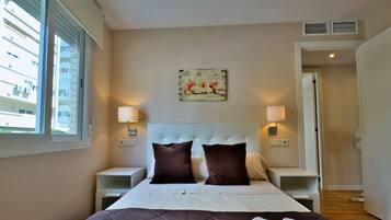 3 slaapkamers, een strijkplank/strijkijzer, gratis wifi, beddengoed