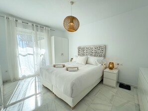 2 bedrooms, iron/ironing board, free WiFi, bed sheets - Modern South-Facing Apartment Locrimar (Marbella)