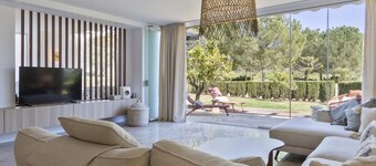 SC12.Exclusive luxury townhouse in Terrazas de Santa Clara Golf.