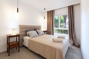 3 bedrooms, in-room safe, iron/ironing board, free WiFi - Modern Ground Floor Holiday Apartment – Embrujo Playa, Puerto Banús (Marbella)