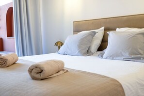 3 bedrooms, in-room safe, iron/ironing board, free WiFi