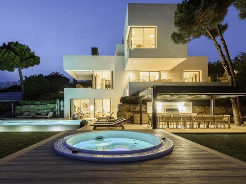 Luxury Villa with Private Spa and Sea Views