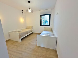2 bedrooms, iron/ironing board, free WiFi, bed sheets