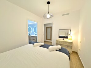 2 chambres, fer et planche à repasser, accès au Wi-Fi (inclus)
