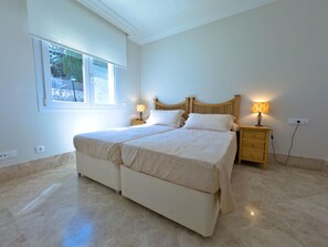 3 bedrooms, iron/ironing board, free WiFi, bed sheets